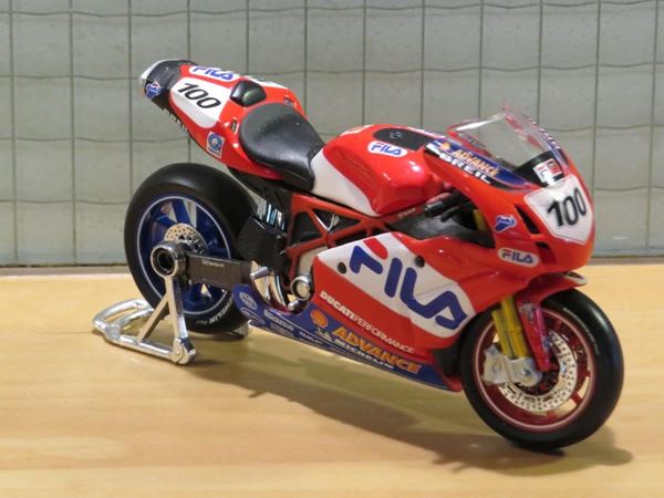 Picture of Neil Hodgson Ducati 999 2003 1:18 los