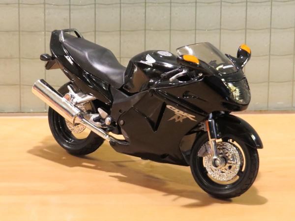 Picture of Honda CBR1100XX Blackbird black 1:18 blister