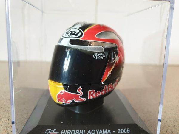 Picture of Hiroshi Aoyama Arai helmet 2009 1:5