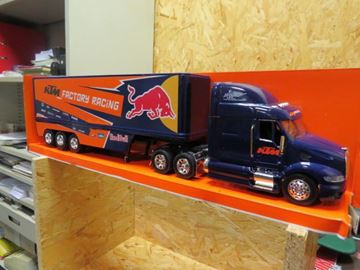 Afbeelding van KTM Factory racing truck 1:32 Red Bull 14393