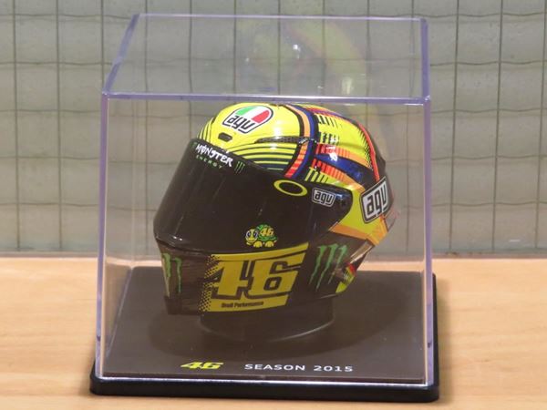 Picture of Valentino Rossi AGV helmet 2015 1:5