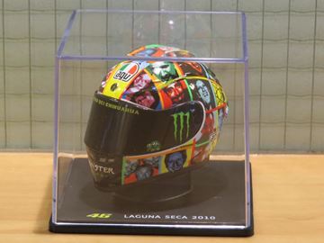 Afbeelding van Valentino Rossi AGV helmet 2010 Laguna Seca 1:5