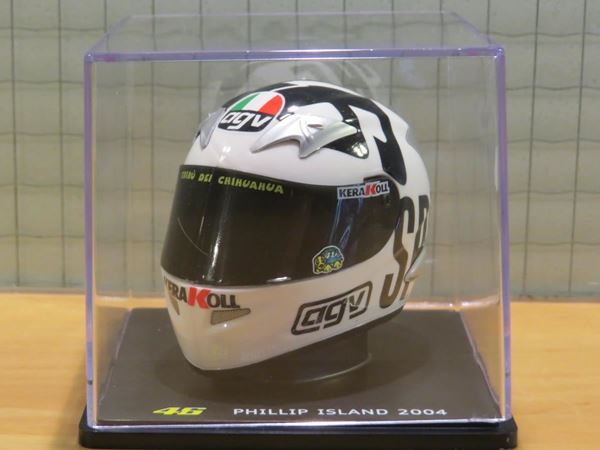 Picture of Valentino Rossi  AGV helmet 2004 Phillip Island 1:5