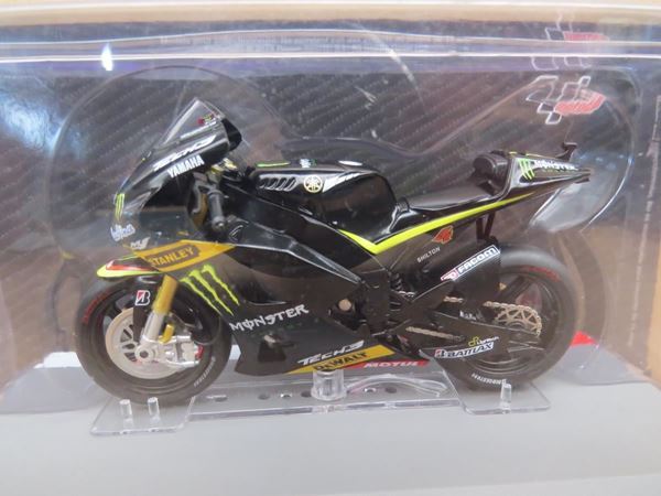 Picture of Andrea Dovizioso Yamaha YZR-M1 2012 1:18