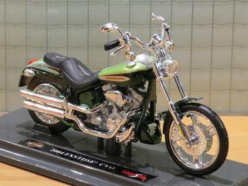 Afbeelding van Harley Davidson FXSTDSE CVO 2004 1:18 (n54)