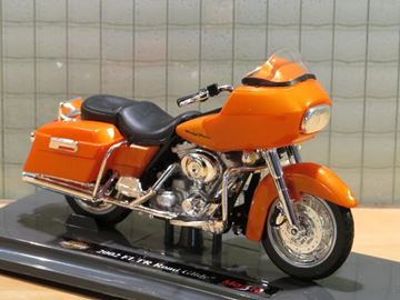 Afbeelding van Harley Davidson FLTR Road Glide 2002 1:18 (n76)