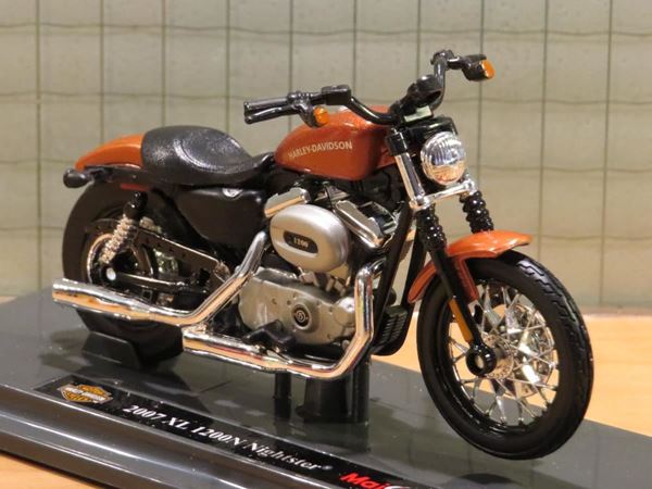 Picture of Harley Davidson XL1200N Nightster 2007 1:18 (n59)