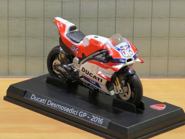 Picture of Andrea Dovizioso Ducati Desmosedici 2016 1:24