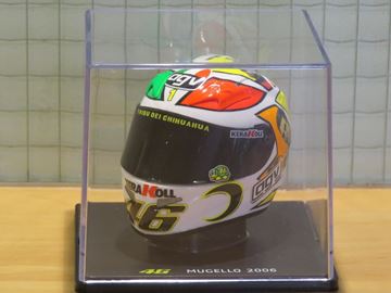 Afbeelding van Valentino Rossi  AGV helmet 2006 Mugello 1:5