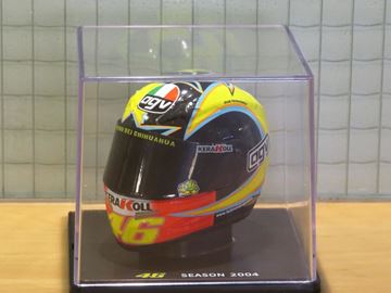 Afbeelding van Valentino Rossi  AGV helmet 2004 1:5
