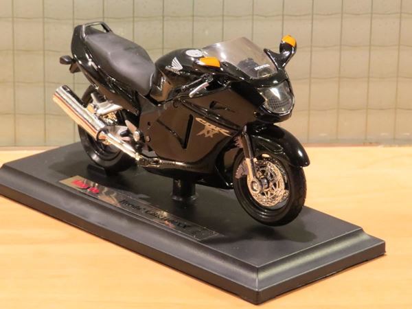 Picture of Honda CBR1100XX Blackbird black 1:18 Maisto 39300-03140