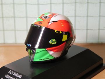 Afbeelding van Valentino Rossi AGV helmet 2018 Mugello 1:8 399180086