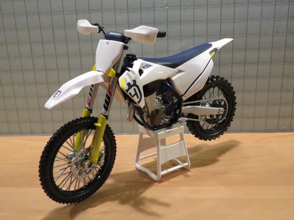 Picture of Husqvarna FC 450 2019 1:12 3HS200022200