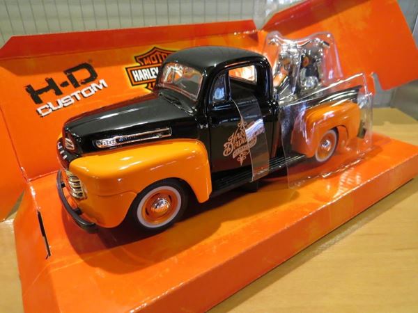 Picture of Ford F-1 pickup + Harley Davidson FLH Duo Glide 1:24 32180