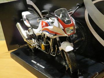 Afbeelding van Honda CB1300 SB 1:12 6000
