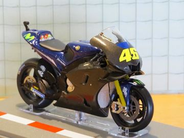 Afbeelding van Valentino Rossi Yamaha YZR-M1 2017 Valencia test 1:18 diecast