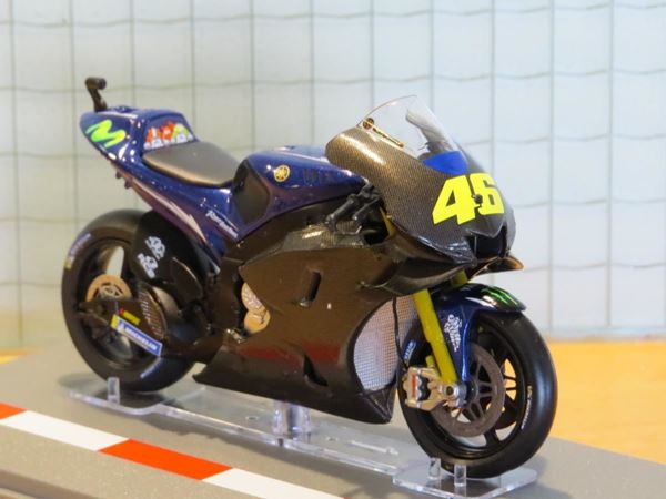 Picture of Valentino Rossi Yamaha YZR-M1 2017 Valencia test 1:18 diecast