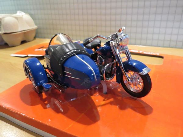 Picture of Harley Davidson sidecar  / zijspan FL Hydra Glide 1:18