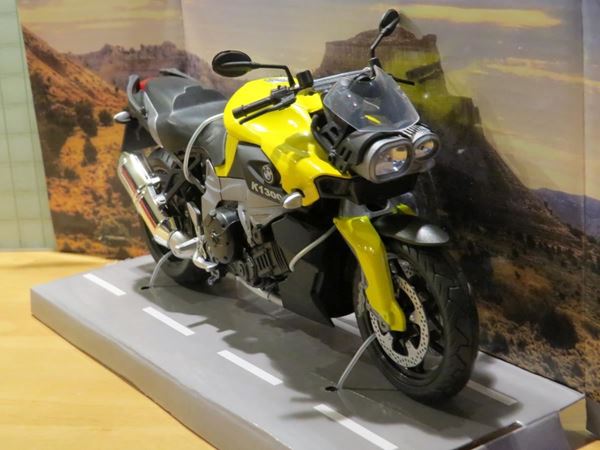 Picture of BMW K1300R 1:12 yellow 600905
