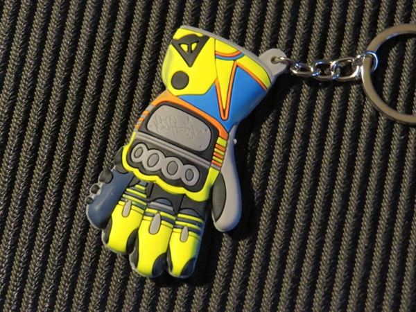 Picture of Valentino Rossi 3D glove handschoen keyring sleutelhanger VRUKH154603