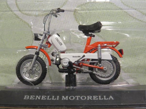 Picture of Benelli Motorella brommer 1:18 (M045)
