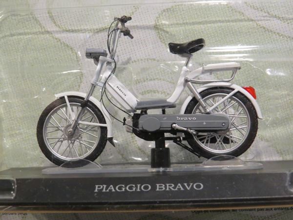 Picture of Piaggio Bravo brommer 1:18 (M028)
