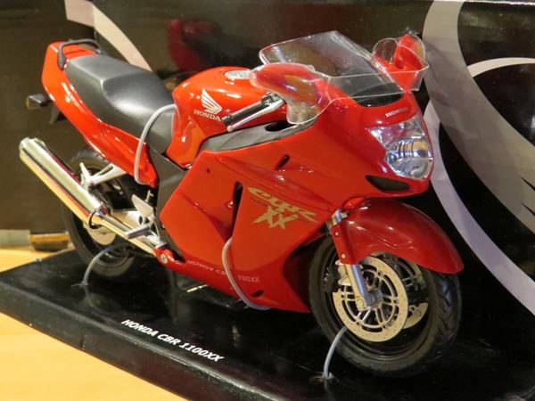 Picture of Honda CBR1100XX  Blackbird red 1:12 600101