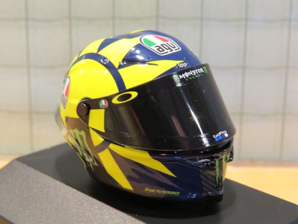 Picture of Valentino Rossi AGV helmet 2018 1:8 399180046