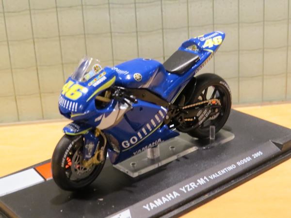 Picture of Valentino Rossi Yamaha YZR-M1 2005 1:24