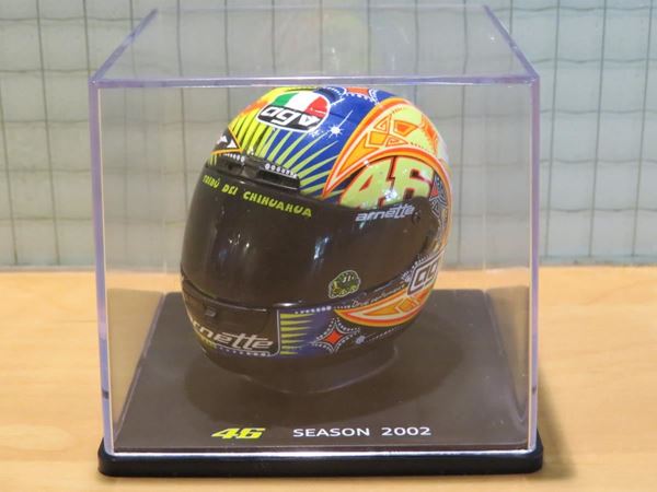 Picture of Valentino Rossi  AGV helmet 2002 1:5