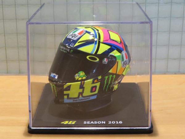 Picture of Valentino Rossi  AGV helmet 2016 1:5