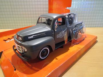 Afbeelding van Ford F-1 pickup + Harley Davidson WLA flathead 1:24