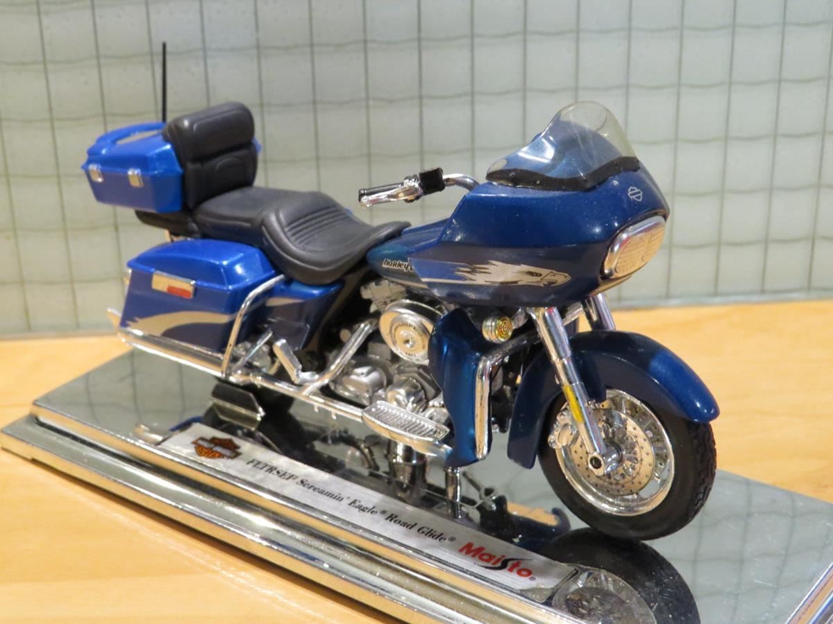 Modèle Réduit MOTO Harley Davidson FLTR Road Glide 2002 - Échelle 1:18, Avec Socle - Occasion Parfait état