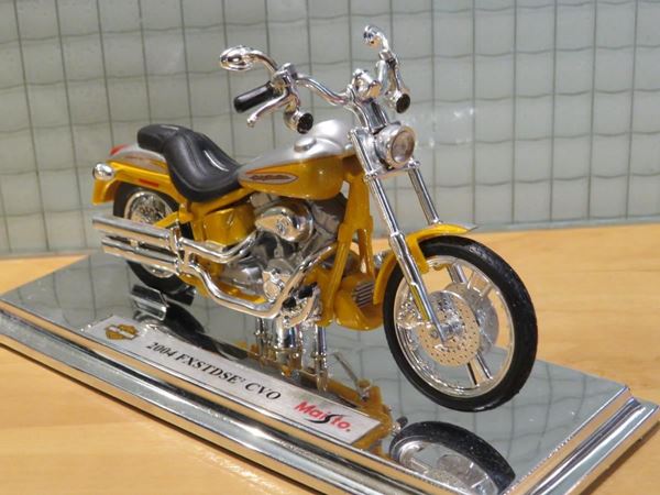 Picture of Harley Davidson FXSTDSE CVO 2004 1:18 (95) los