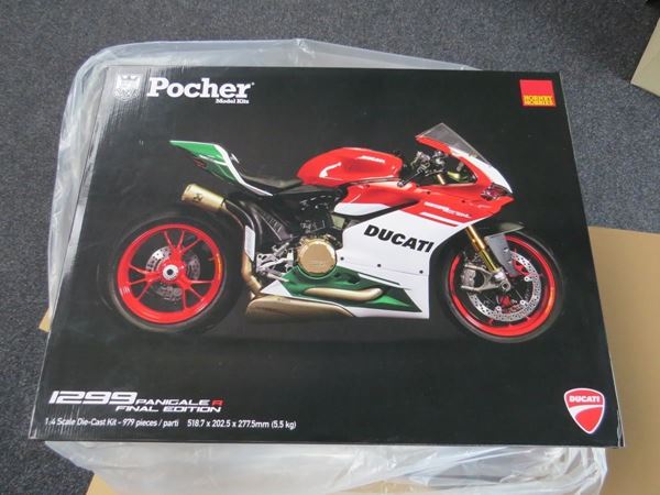 Picture of Ducati superbike 1299 Panigale R 1:4 Pocher  PCHK117