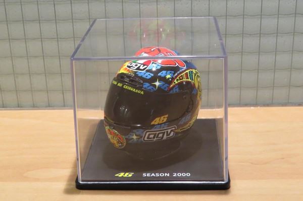 Picture of Valentino Rossi  AGV helmet 2000 1:5