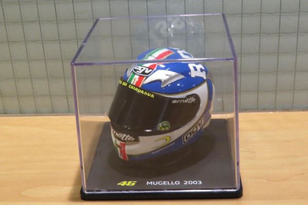 Picture of Valentino Rossi  AGV helmet 2003 Mugello 1:5