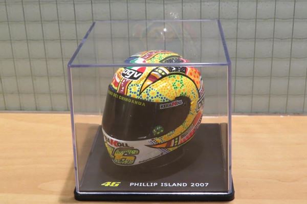 Picture of Valentino Rossi  AGV helmet 2007 Phillip Island 1:5