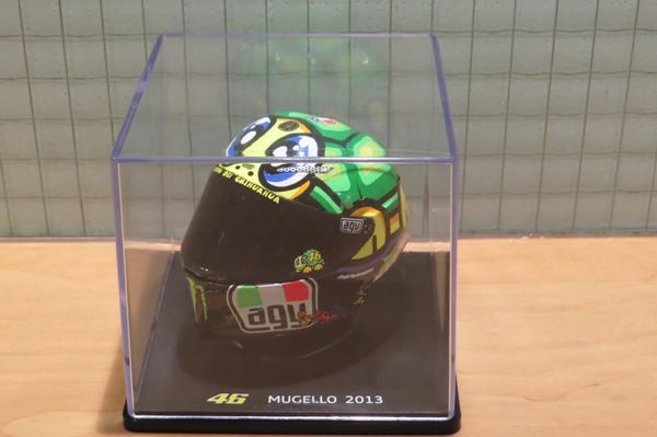 Picture of Valentino Rossi AGV helmet 2013 Mugello 1:5