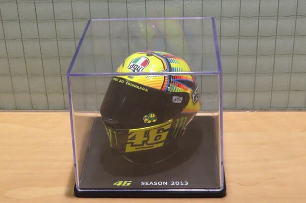 Picture of Valentino Rossi  AGV  helmet 2013 1:5