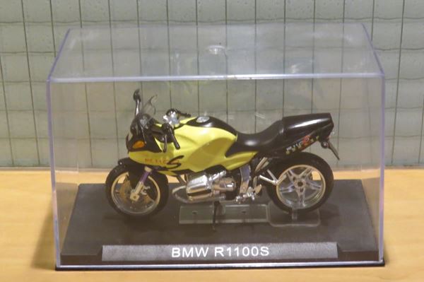 Picture of BMW R1100S 1:24