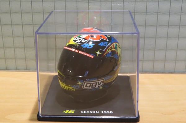 Picture of Valentino Rossi  AGV helmet 1998 1:5