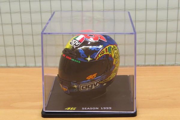 Picture of Valentino Rossi  AGV  helmet 1999 1:5