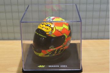 Afbeelding van Valentino Rossi  AGV helmet 2001 1:5