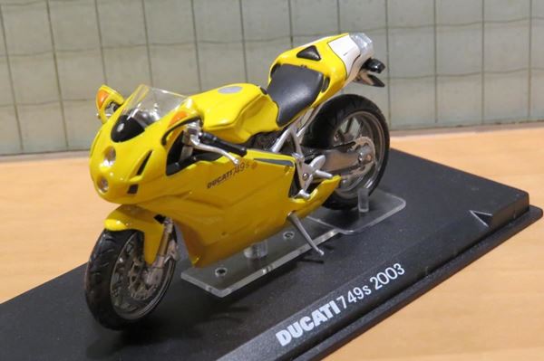 Picture of Ducati 749s 1:24