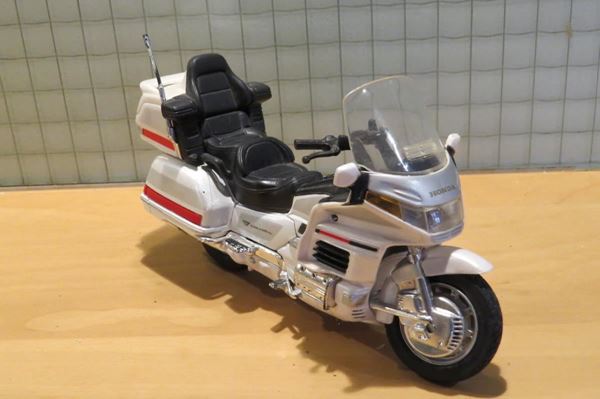 Picture of Honda GL1500  Goldwing wit 1:18 maisto los