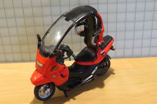 Picture of BMW C1 1:18 maisto