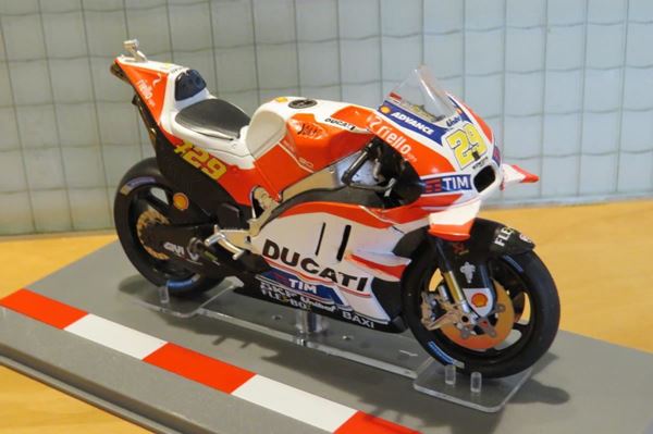 Picture of Andrea Iannone Ducati Desmosedici 2016 1:18 los