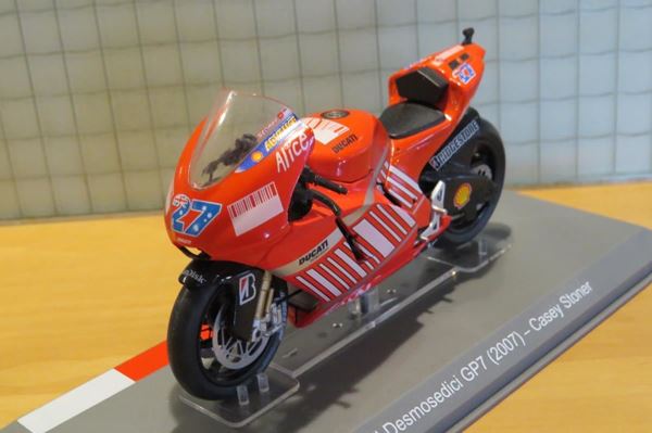 Picture of Casey Stoner Ducati Desmosedici 2007 1:18 diecast los