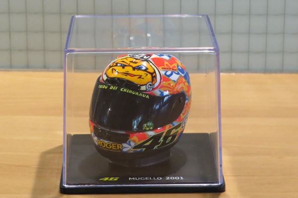 Picture of Valentino Rossi  AGV helmet 2001 Mugello 1:5